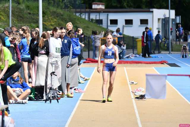 [FOTO] Otwarcie Sezonu Lekkoatletycznego. Na Stadionie Miejskim rywalizuje kilkuset zawodników