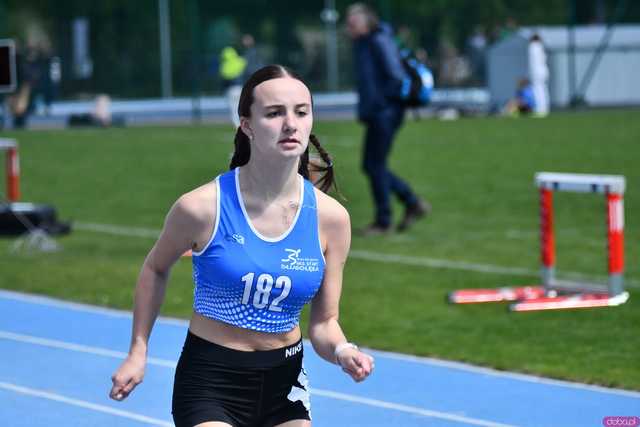 [FOTO] Otwarcie Sezonu Lekkoatletycznego. Na Stadionie Miejskim rywalizuje kilkuset zawodników
