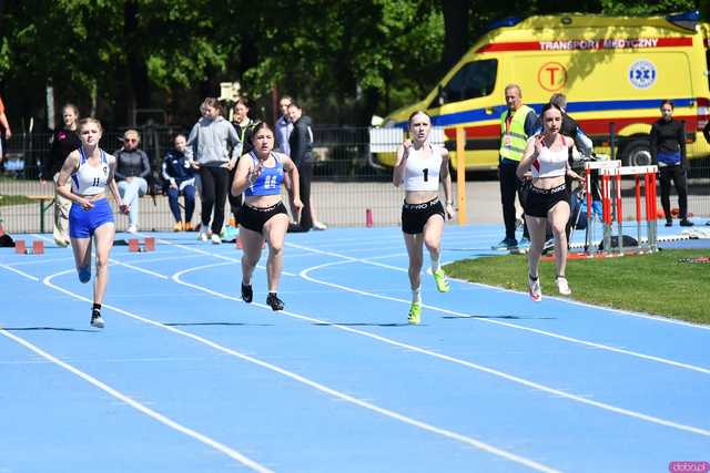 [FOTO] Otwarcie Sezonu Lekkoatletycznego. Na Stadionie Miejskim rywalizuje kilkuset zawodników