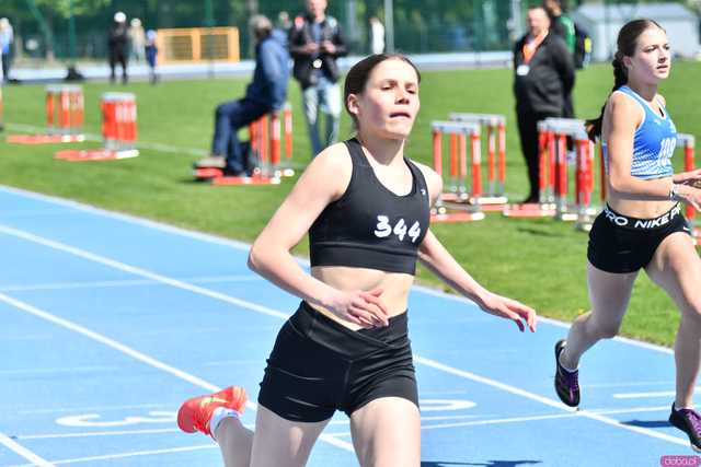 [FOTO] Otwarcie Sezonu Lekkoatletycznego. Na Stadionie Miejskim rywalizuje kilkuset zawodników