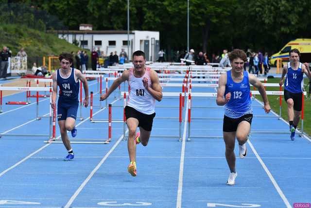 [FOTO] Otwarcie Sezonu Lekkoatletycznego. Na Stadionie Miejskim rywalizuje kilkuset zawodników