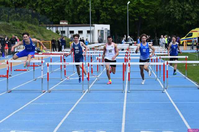 [FOTO] Otwarcie Sezonu Lekkoatletycznego. Na Stadionie Miejskim rywalizuje kilkuset zawodników