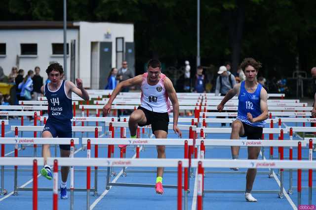 [FOTO] Otwarcie Sezonu Lekkoatletycznego. Na Stadionie Miejskim rywalizuje kilkuset zawodników