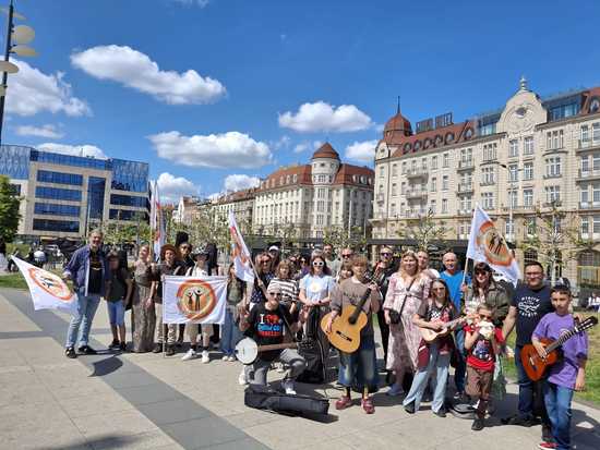 [FOTO] Gitarzyści ze świdnickiego MDK-u na Gitarowym Rekordzie Świata we Wrocławiu