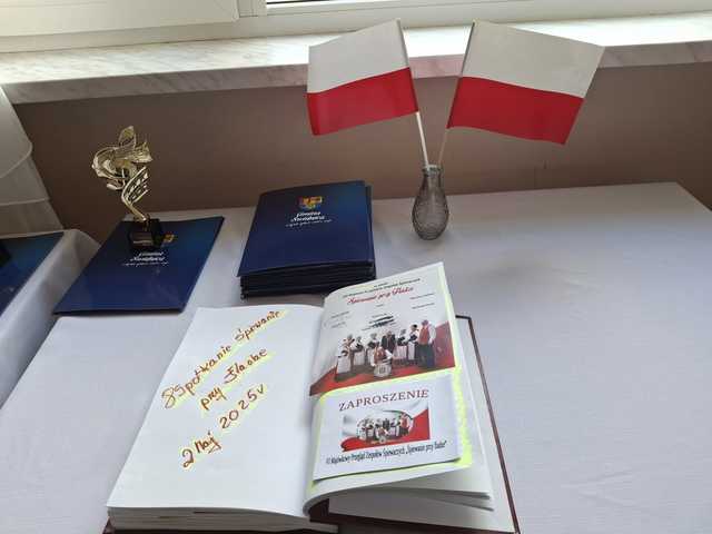 [FOTO] Majowe spotkanie zespołów Folklorystycznych z okazji Święta Flagi 