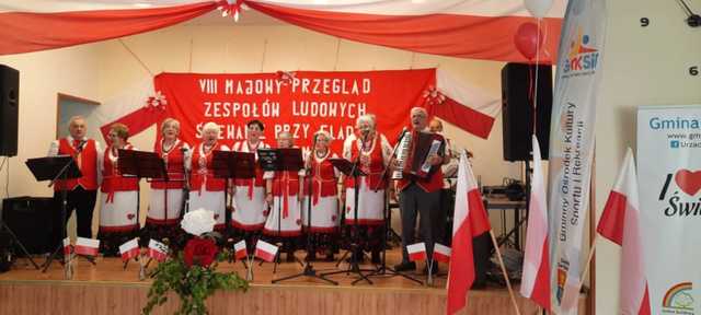 [FOTO] Majowe spotkanie zespołów Folklorystycznych z okazji Święta Flagi 