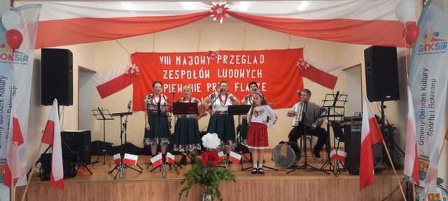 [FOTO] Majowe spotkanie zespołów Folklorystycznych z okazji Święta Flagi 