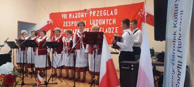 [FOTO] Majowe spotkanie zespołów Folklorystycznych z okazji Święta Flagi 