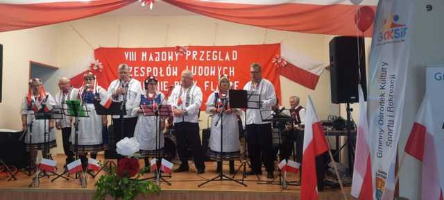 [FOTO] Majowe spotkanie zespołów Folklorystycznych z okazji Święta Flagi 