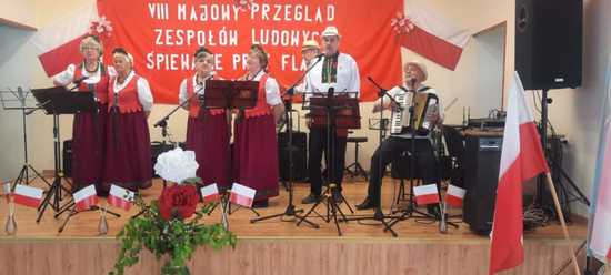 [FOTO] Majowe spotkanie zespołów Folklorystycznych z okazji Święta Flagi 