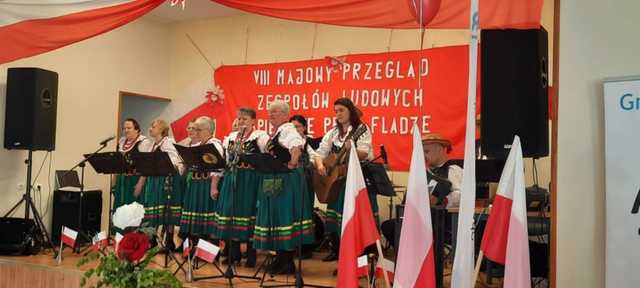 [FOTO] Majowe spotkanie zespołów Folklorystycznych z okazji Święta Flagi 