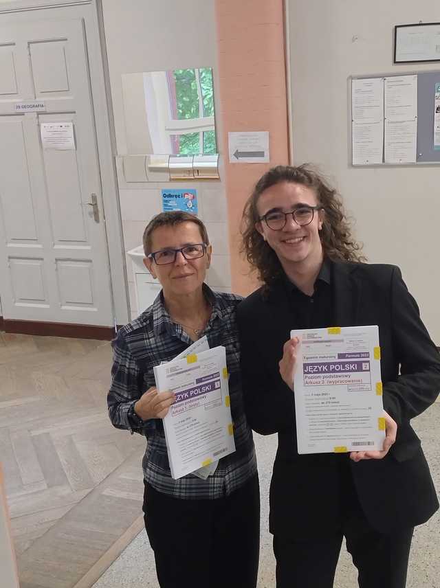 Ruszyły tegoroczne matury. Ile osób przystąpiło do egzaminu dojrzałości w naszym powiecie i województwie? [STATYSTYKI/FOTO]