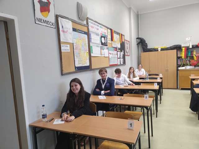 Ruszyły tegoroczne matury. Ile osób przystąpiło do egzaminu dojrzałości w naszym powiecie i województwie? [STATYSTYKI/FOTO]