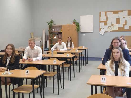 Ruszyły tegoroczne matury. Ile osób przystąpiło do egzaminu dojrzałości w naszym powiecie i województwie? [STATYSTYKI/FOTO]