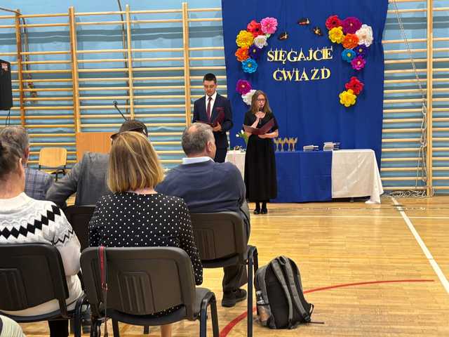 [FOTO] Pożegnanie absolwentów żarowskiego Zespołu Szkół
