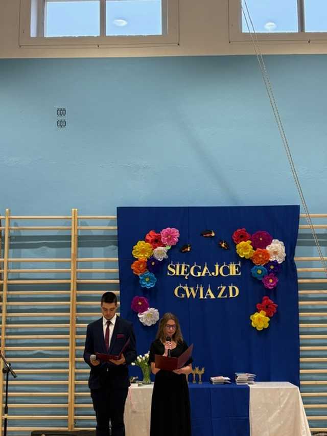 [FOTO] Pożegnanie absolwentów żarowskiego Zespołu Szkół