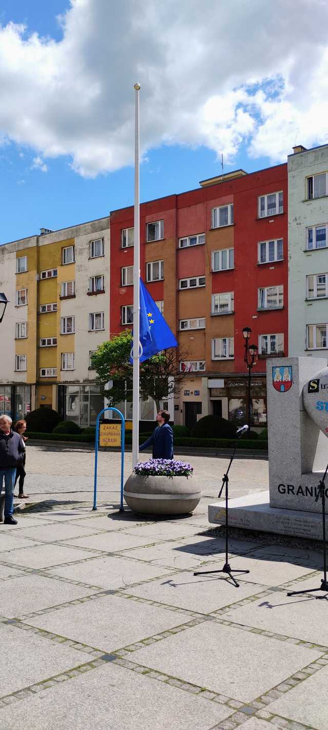 [FOTO] Festiwal Piosenki Obcojęzycznej i odśpiewanie hymnu UE rozpoczęło Europejski Weekend w Strzegomiu