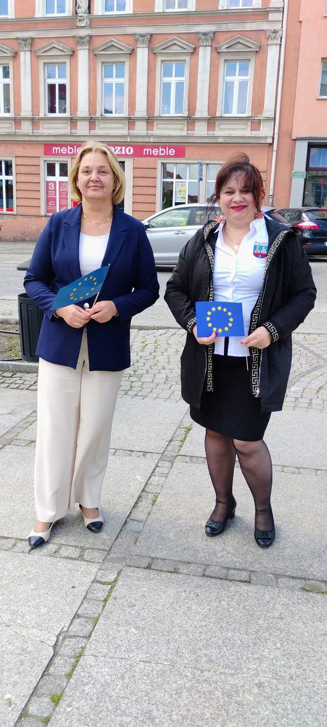 [FOTO] Festiwal Piosenki Obcojęzycznej i odśpiewanie hymnu UE rozpoczęło Europejski Weekend w Strzegomiu