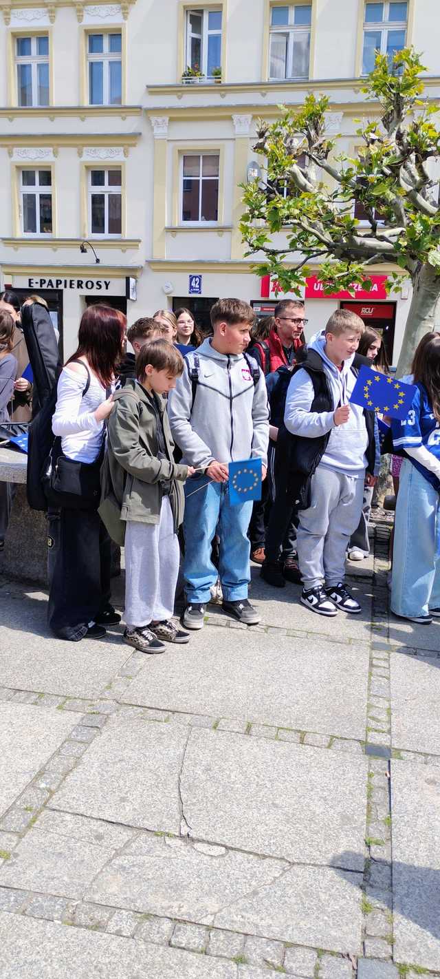 [FOTO] Festiwal Piosenki Obcojęzycznej i odśpiewanie hymnu UE rozpoczęło Europejski Weekend w Strzegomiu