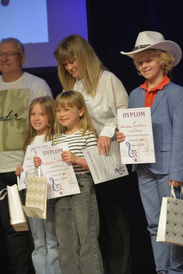 [FOTO] Festiwal Piosenki Obcojęzycznej i odśpiewanie hymnu UE rozpoczęło Europejski Weekend w Strzegomiu