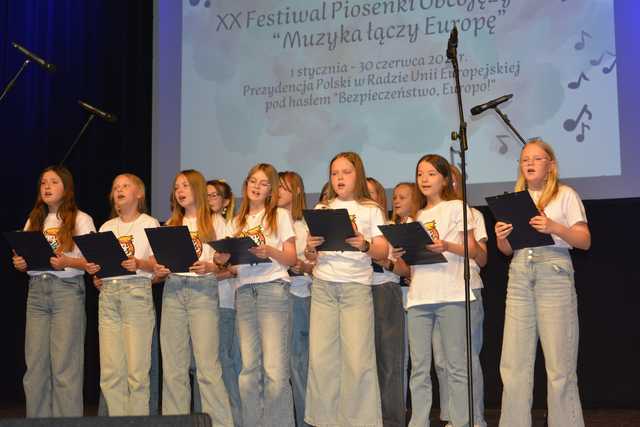 [FOTO] Festiwal Piosenki Obcojęzycznej i odśpiewanie hymnu UE rozpoczęło Europejski Weekend w Strzegomiu