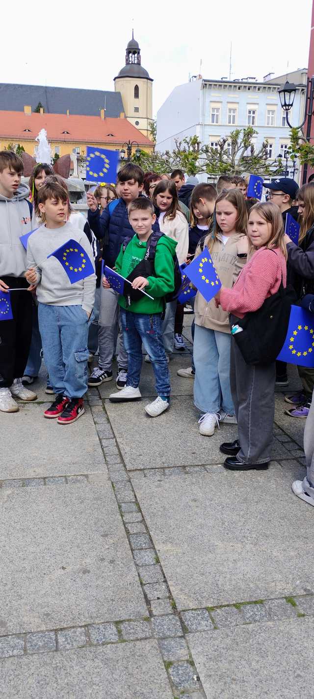 [FOTO] Festiwal Piosenki Obcojęzycznej i odśpiewanie hymnu UE rozpoczęło Europejski Weekend w Strzegomiu