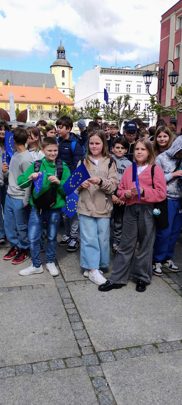 [FOTO] Festiwal Piosenki Obcojęzycznej i odśpiewanie hymnu UE rozpoczęło Europejski Weekend w Strzegomiu