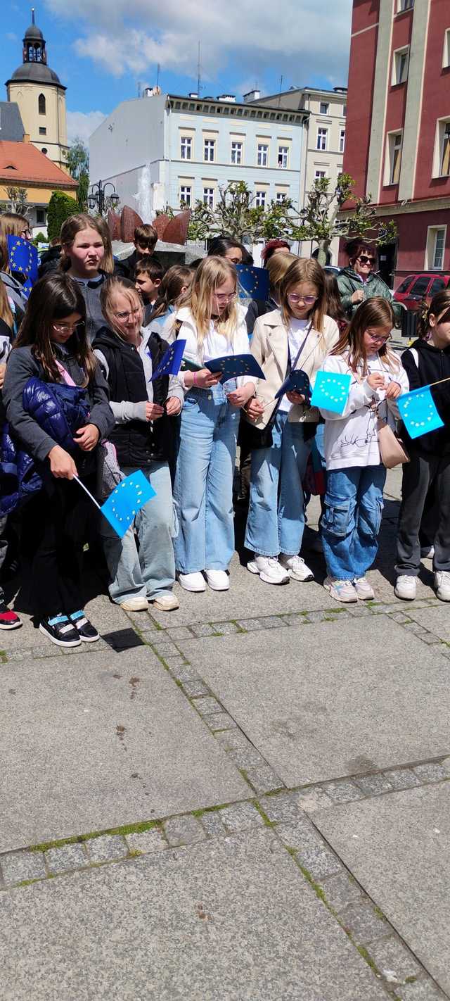 [FOTO] Festiwal Piosenki Obcojęzycznej i odśpiewanie hymnu UE rozpoczęło Europejski Weekend w Strzegomiu