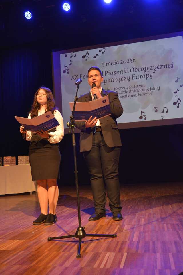 [FOTO] Festiwal Piosenki Obcojęzycznej i odśpiewanie hymnu UE rozpoczęło Europejski Weekend w Strzegomiu