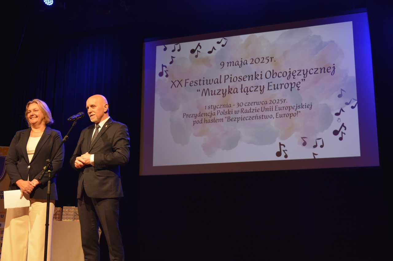 [FOTO] Festiwal Piosenki Obcojęzycznej i odśpiewanie hymnu UE rozpoczęło Europejski Weekend w Strzegomiu
