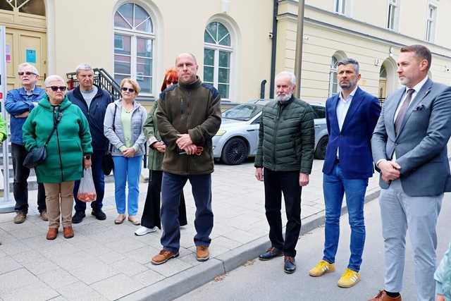 [FOTO] Otwarto wystawę o mieszkańcach ziemi żarowskiej na frontach II wojny światowej