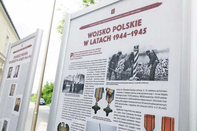 [FOTO] Otwarto wystawę o mieszkańcach ziemi żarowskiej na frontach II wojny światowej