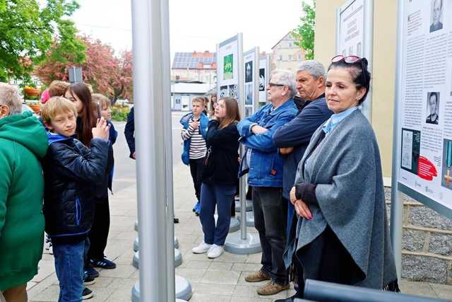 [FOTO] Otwarto wystawę o mieszkańcach ziemi żarowskiej na frontach II wojny światowej