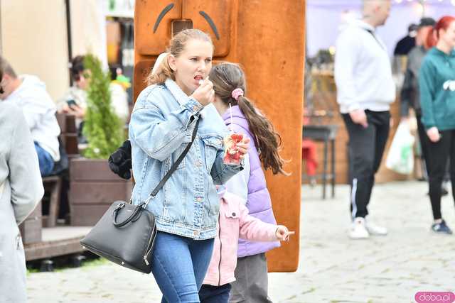 [WIDEO/FOTO] Prawdziwy raj dla łasuchów. Trwa Bajkowy Festiwal Słodkości w Świdnicy