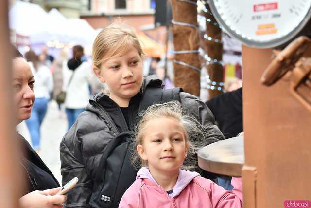 [WIDEO/FOTO] Prawdziwy raj dla łasuchów. Trwa Bajkowy Festiwal Słodkości w Świdnicy