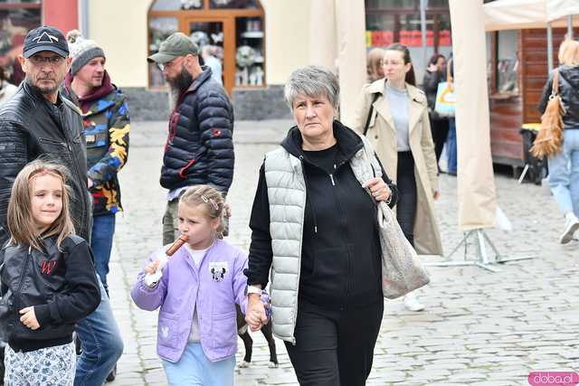 [WIDEO/FOTO] Prawdziwy raj dla łasuchów. Trwa Bajkowy Festiwal Słodkości w Świdnicy