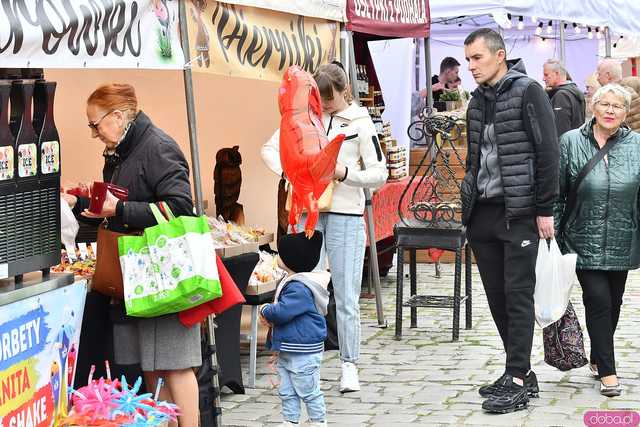 [WIDEO/FOTO] Prawdziwy raj dla łasuchów. Trwa Bajkowy Festiwal Słodkości w Świdnicy