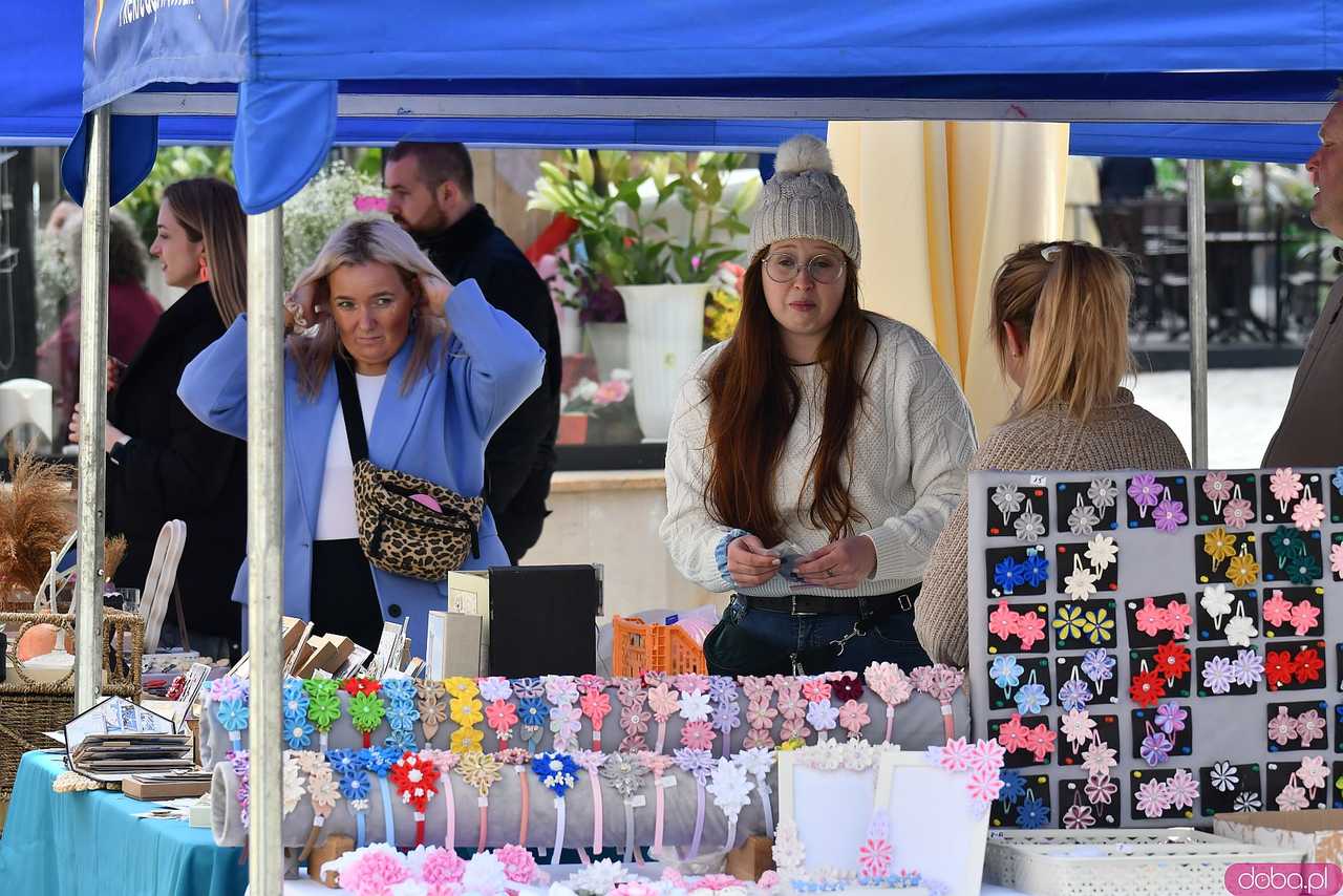 [WIDEO/FOTO] Na świdnickim rynku ruszyły Targi Talentów, Twórczości i Rękodzieła