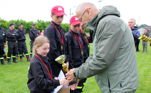 [FOTO] Jednostki OSP rywalizowały w Gminnym Turnieju Sportowo-Pożarniczym o Puchar Wójta