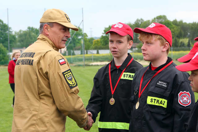 [FOTO] Jednostki OSP rywalizowały w Gminnym Turnieju Sportowo-Pożarniczym o Puchar Wójta