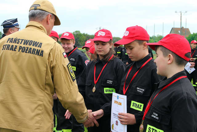[FOTO] Jednostki OSP rywalizowały w Gminnym Turnieju Sportowo-Pożarniczym o Puchar Wójta