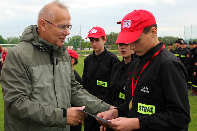 [FOTO] Jednostki OSP rywalizowały w Gminnym Turnieju Sportowo-Pożarniczym o Puchar Wójta