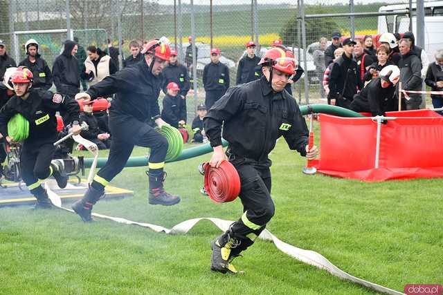 [FOTO] Jednostki OSP rywalizowały w Gminnym Turnieju Sportowo-Pożarniczym o Puchar Wójta