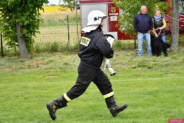 [FOTO] Jednostki OSP rywalizowały w Gminnym Turnieju Sportowo-Pożarniczym o Puchar Wójta