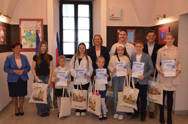 [FOTO] Sportowy piknik, uroczysta sesja z honorami, koncert chóru i wiele innych. Europejski Weekend pełen atrakcji w Strzegomiu