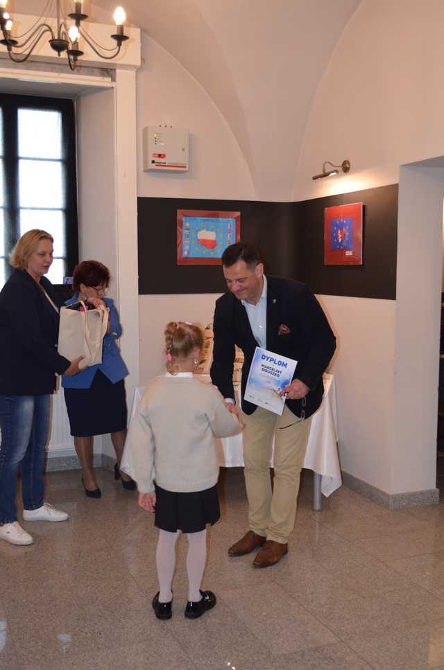 [FOTO] Sportowy piknik, uroczysta sesja z honorami, koncert chóru i wiele innych. Europejski Weekend pełen atrakcji w Strzegomiu