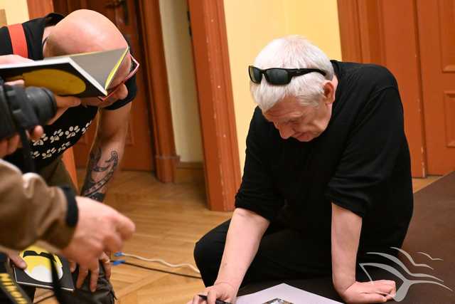 [FOTO] Tydzień Bibliotek rozpoczęty spotkaniem autorskim z Marcinem Świetlickim i Mariuszem Czubajem