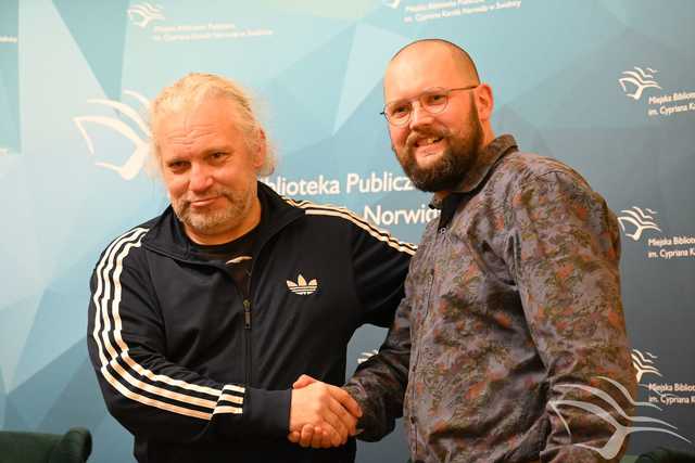 [FOTO] Tydzień Bibliotek rozpoczęty spotkaniem autorskim z Marcinem Świetlickim i Mariuszem Czubajem