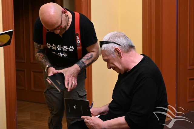 [FOTO] Tydzień Bibliotek rozpoczęty spotkaniem autorskim z Marcinem Świetlickim i Mariuszem Czubajem
