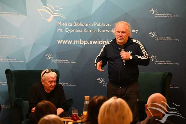 [FOTO] Tydzień Bibliotek rozpoczęty spotkaniem autorskim z Marcinem Świetlickim i Mariuszem Czubajem